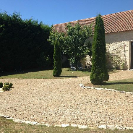 Les Clos Bleus Neuville-du-Poitou Exteriör bild