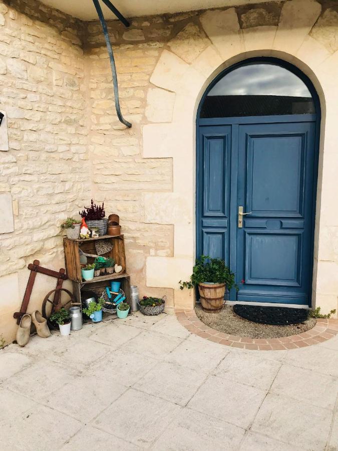 Les Clos Bleus Neuville-du-Poitou Exteriör bild