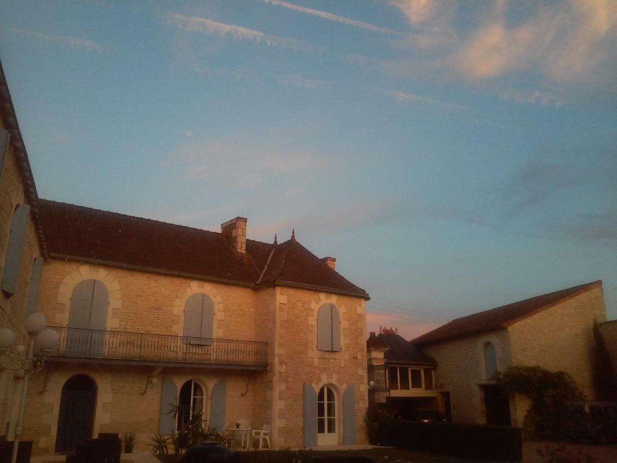 Les Clos Bleus Neuville-du-Poitou Exteriör bild